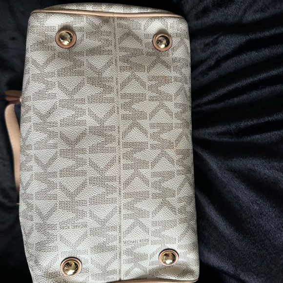 Michael Kors Large Double Handle Satchel, Monogram, Wristlet & Dust Bag Included - Picture 8 of 12